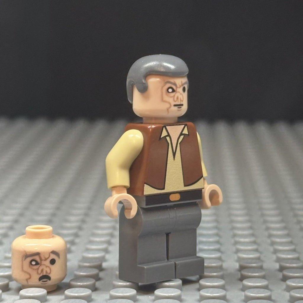 Scared Cantina Bar Minifigure