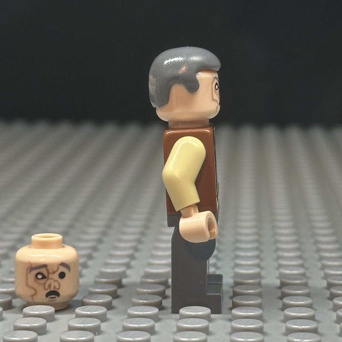 Scared Cantina Bar Minifigure