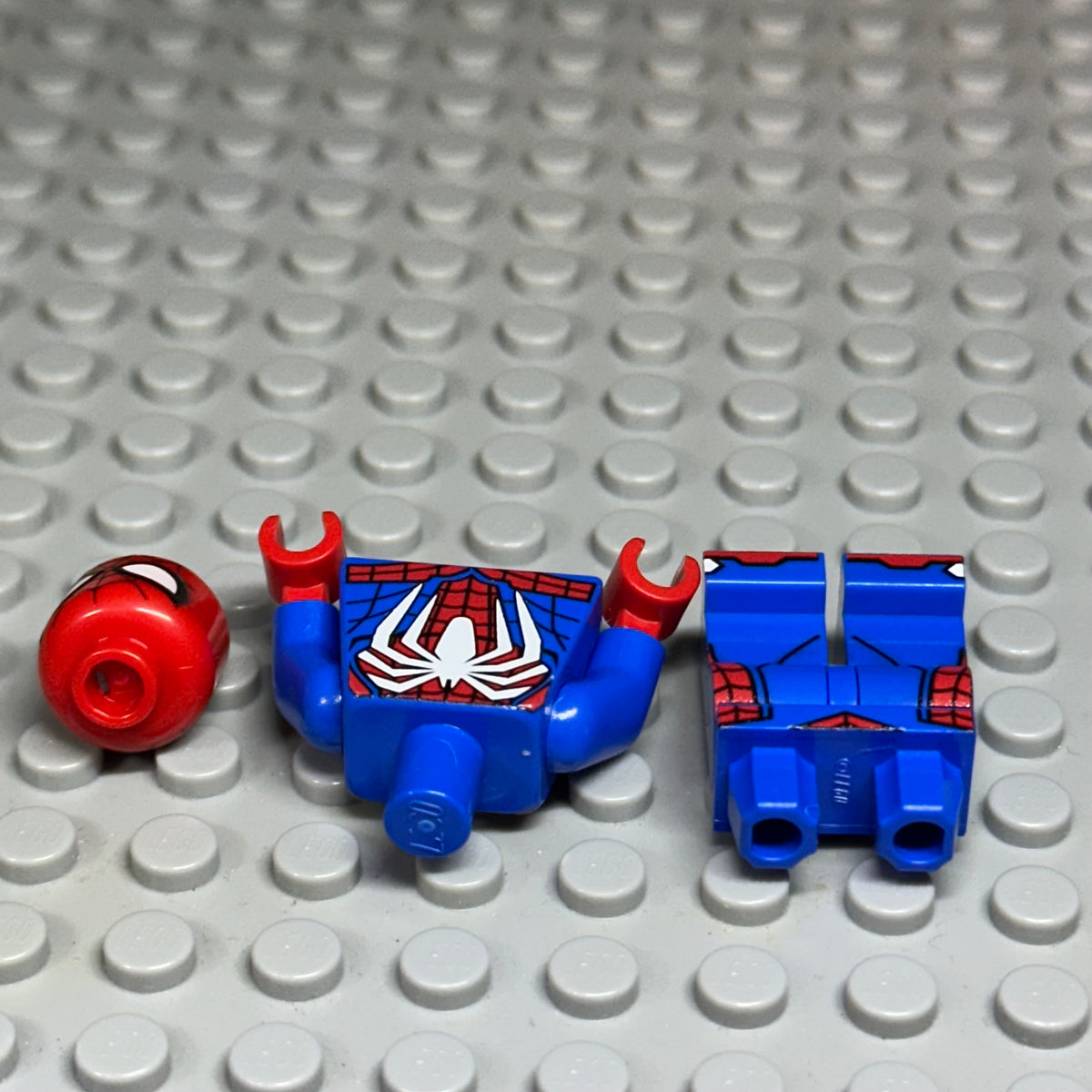Masked Crawler Minifigure