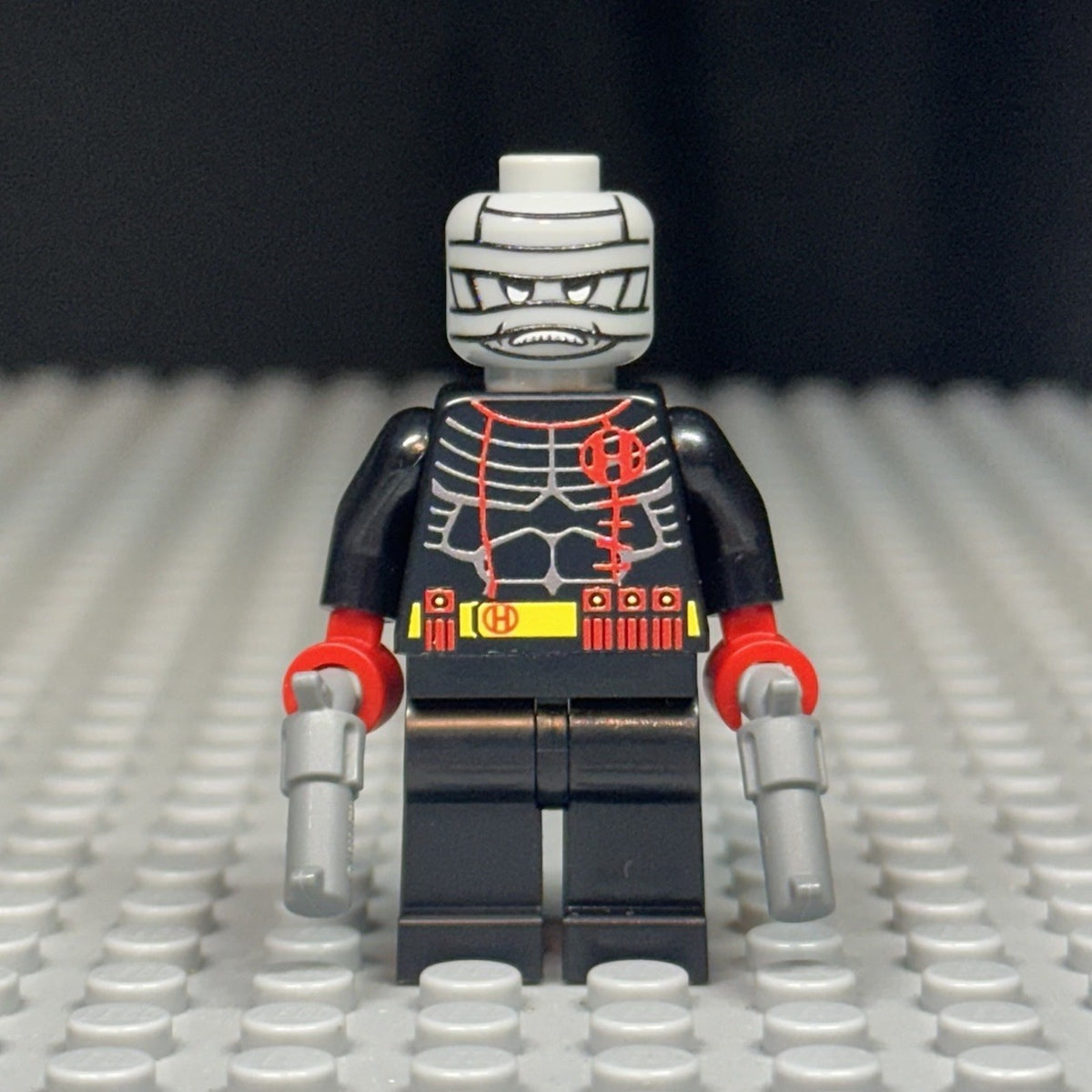 Bandaged silent Villain Minifigure