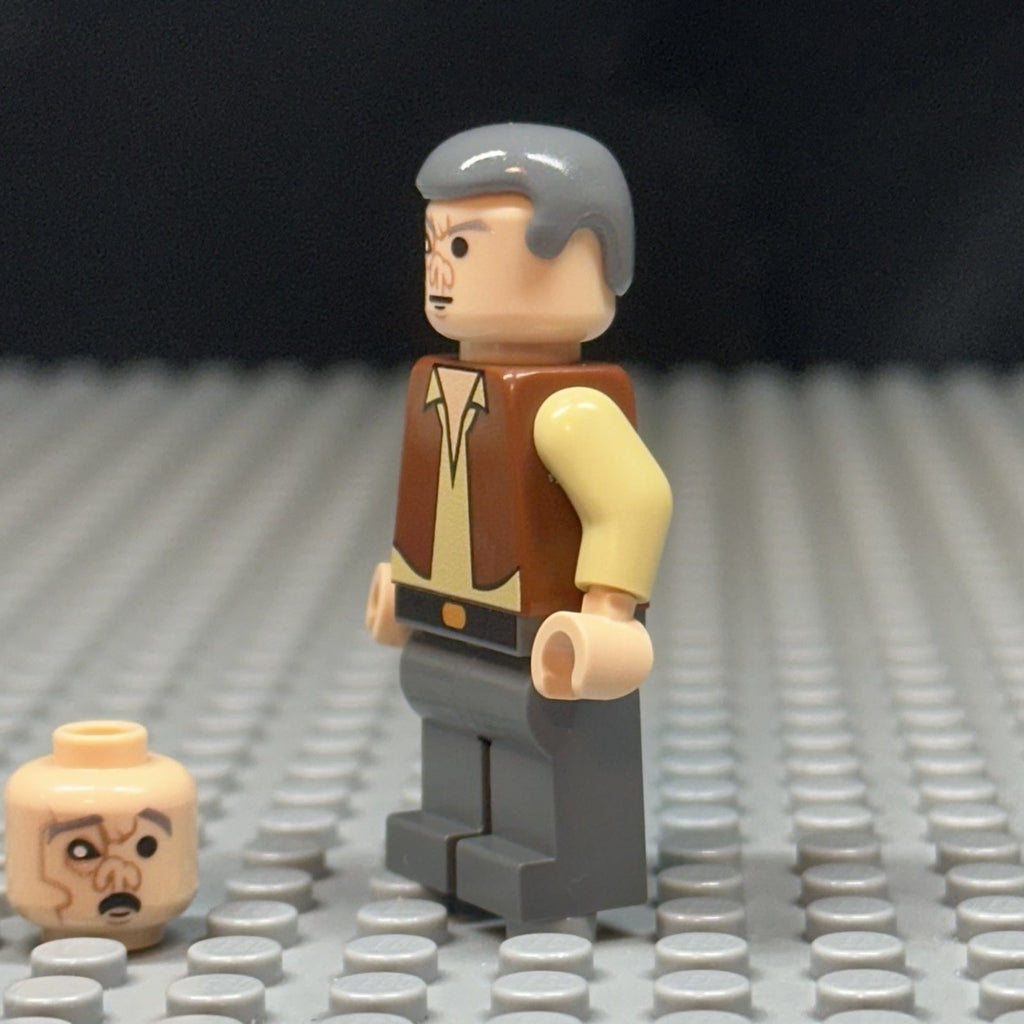 Scared Cantina Bar Minifigure